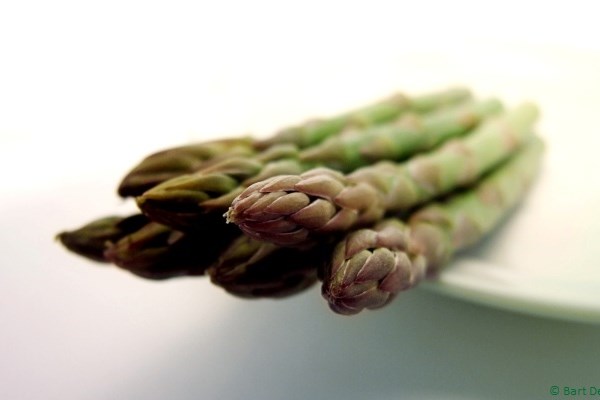 Roast Asparagus with Houmous and Parmesan