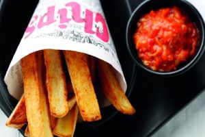 Nineties Homemade Chunky Chips with Roasted Tomatoes and Pepper Sauce