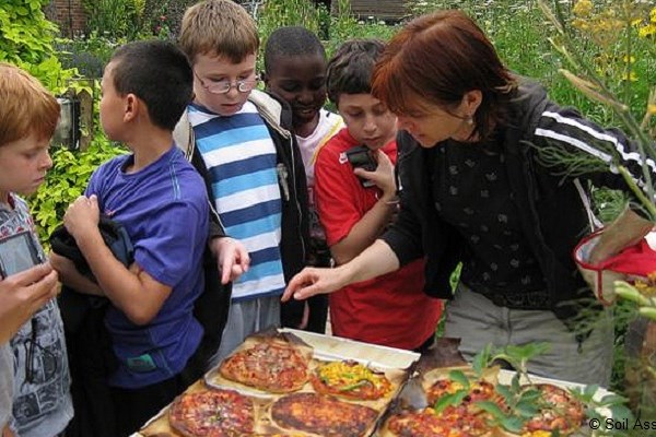 Pupils Bring Organic Local Food to the Playground