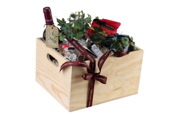 Win a Chateaux Dorset Boxed Wooden Hamper Worth £75