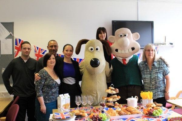 Wallace and Gromit Wake Up the Nation for the Big Breakfast