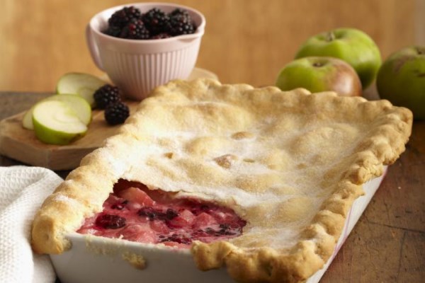 Creamy Apple and Blackberry Pie