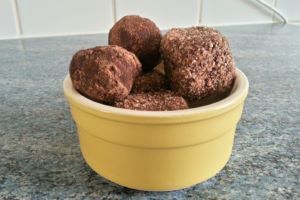 Homemade Raw Fruity Nut Ball