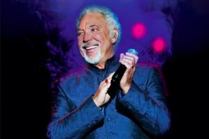 Tom Jones to Play Hampton Court Palace Festival