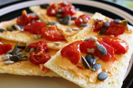 Crackers with Sundried Tomatoes and Sunflower Seeds